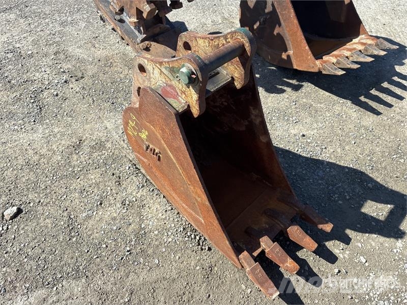  18 in Backhoe Rear Bucket Baldes
