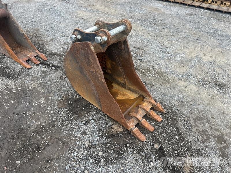 18 in Digging Excavator Bucket - Fits Bobcat E85 Ковши