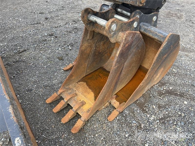 18 in Digging Excavator Bucket - Fits Bobcat E85 دلاء