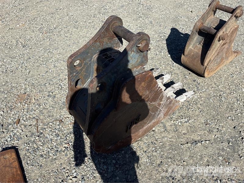 18 in Excavator Bucket Baldes
