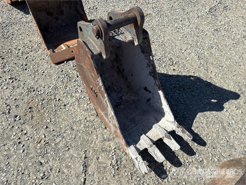 18 in Excavator Bucket Baldes