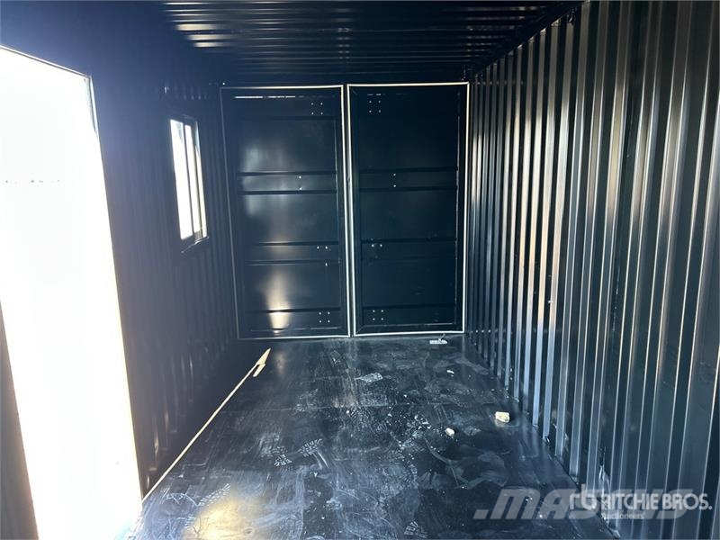 19 ft 2 inch x 8 ft 1 inch Storage Container Kontejnerji za skladiščenje