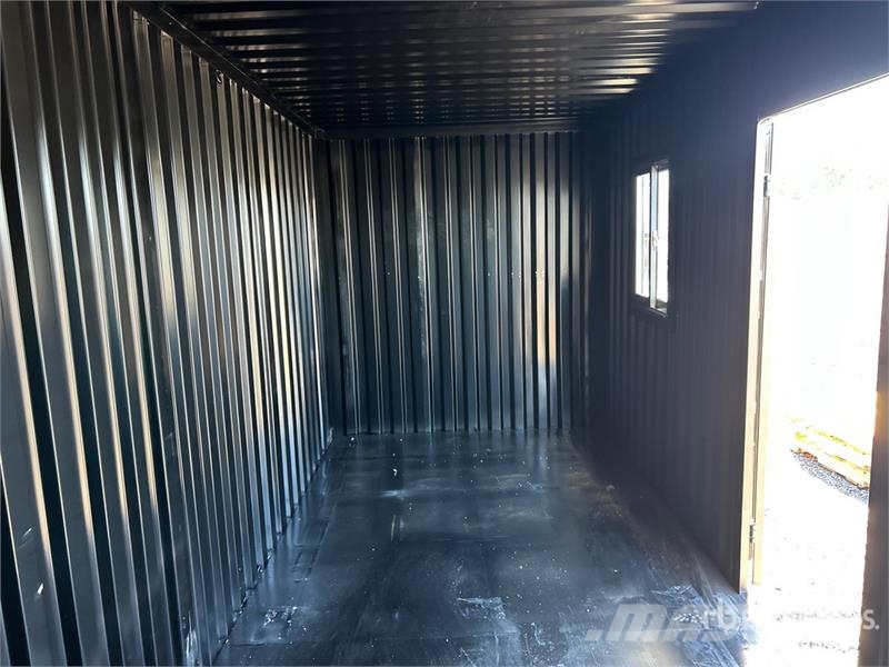19 ft 2 inch x 8 ft 1 inch Storage Container Kontejnerji za skladiščenje