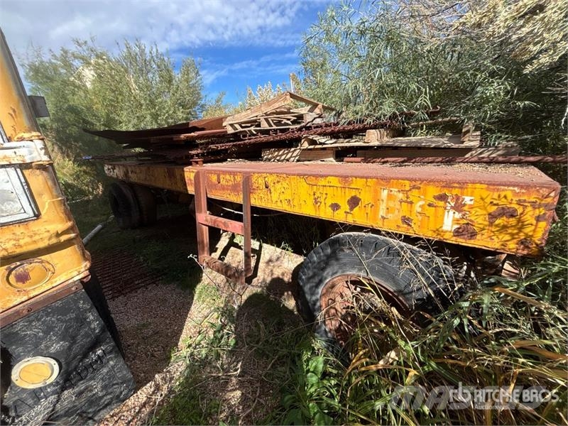 19 ft T/A Pup Flatbed Trailer (Inoperable) Remolques de cama baja