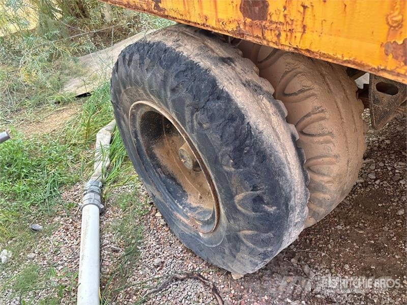 19 ft T/A Pup Flatbed Trailer (Inoperable) Remolques de cama baja