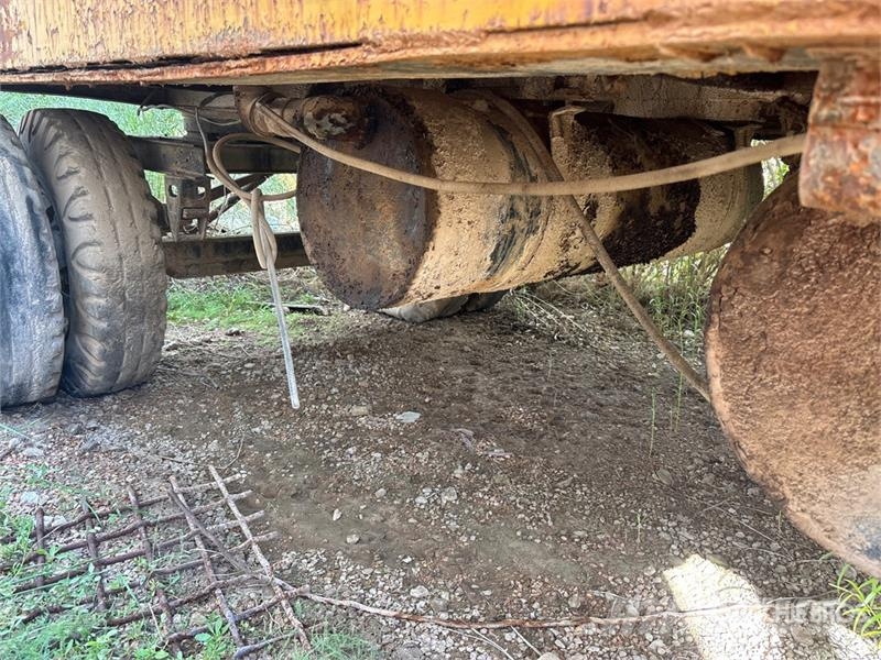 19 ft T/A Pup Flatbed Trailer (Inoperable) Remolques de cama baja