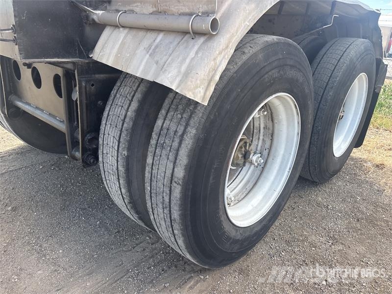 1983 Fruehauf 6700 gal T/A Tanker Trailer 罐體拖車