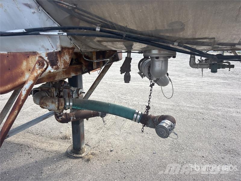 1983 Fruehauf 6700 gal T/A Tanker Trailer 罐體拖車