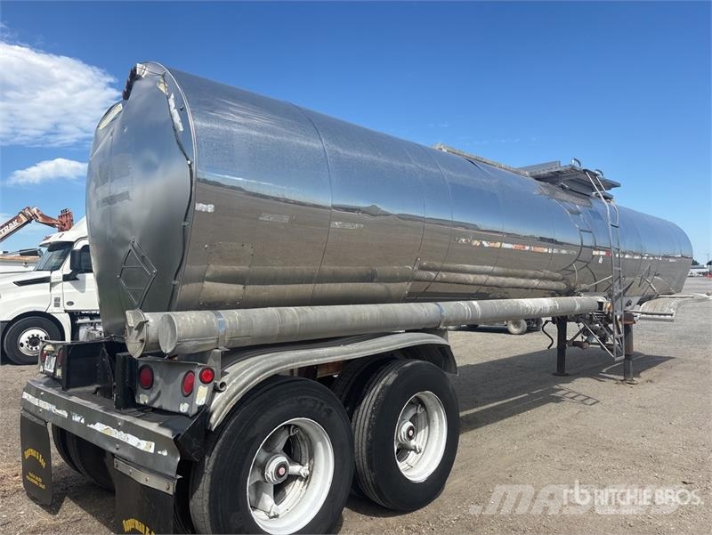 1983 Fruehauf 6700 gal T/A Tanker Trailer 罐體拖車