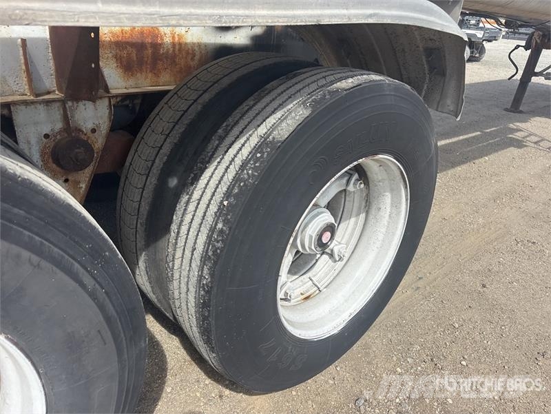 1983 Fruehauf 6700 gal T/A Tanker Trailer 罐體拖車