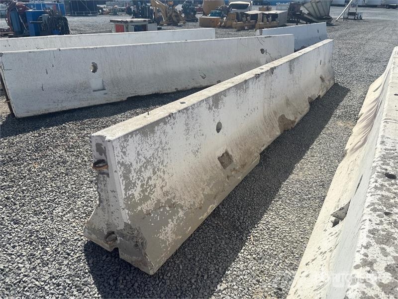  20 ft Concrete Barrier مكونات أخرى
