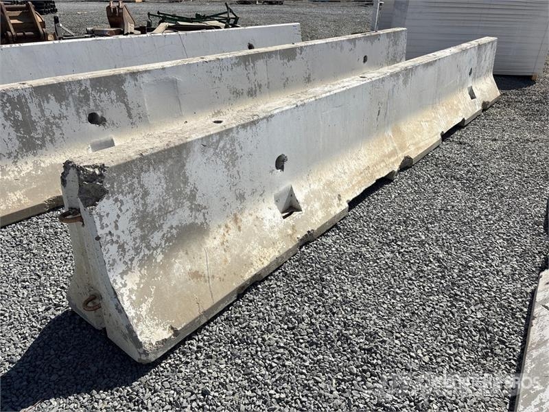 20 ft Concrete Barrier その他部品