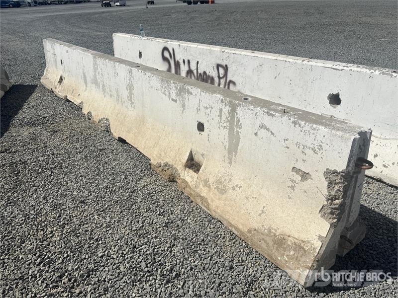  20 ft Concrete Barrier مكونات أخرى