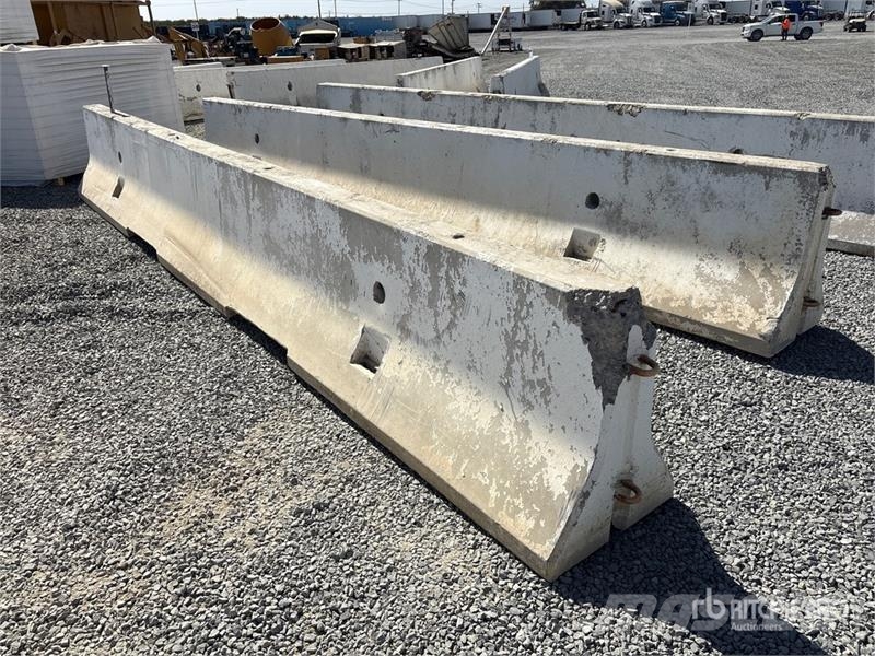20 ft Concrete Barrier その他部品