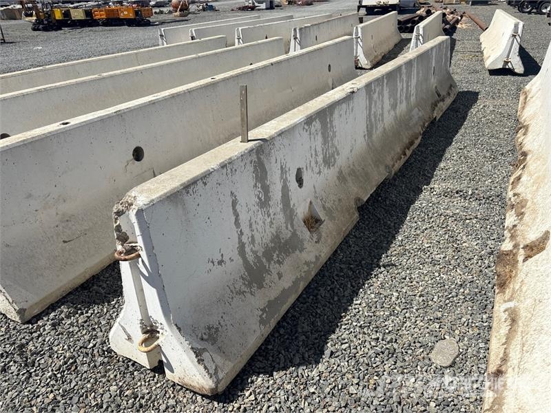 20 ft Concrete Barrier Otros componentes