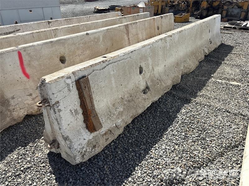  20 ft Concrete Barrier مكونات أخرى