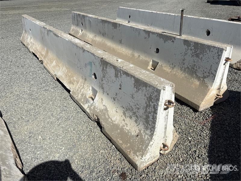 20 ft Concrete Barrier その他部品