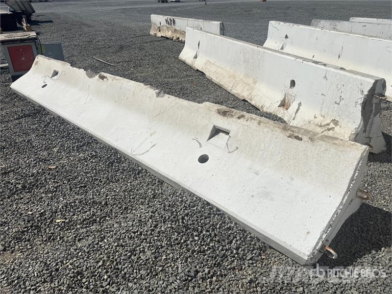  20 ft Concrete Barrier مكونات أخرى