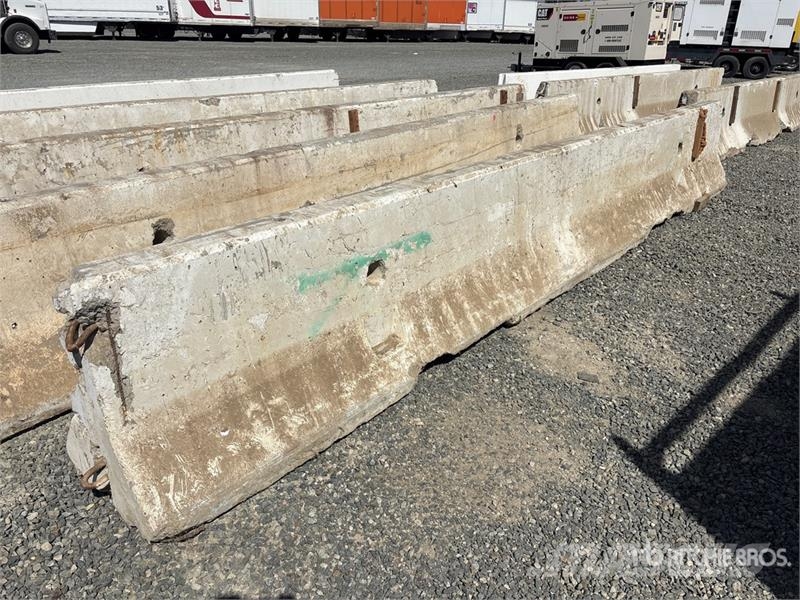  20 ft Concrete Barrier مكونات أخرى