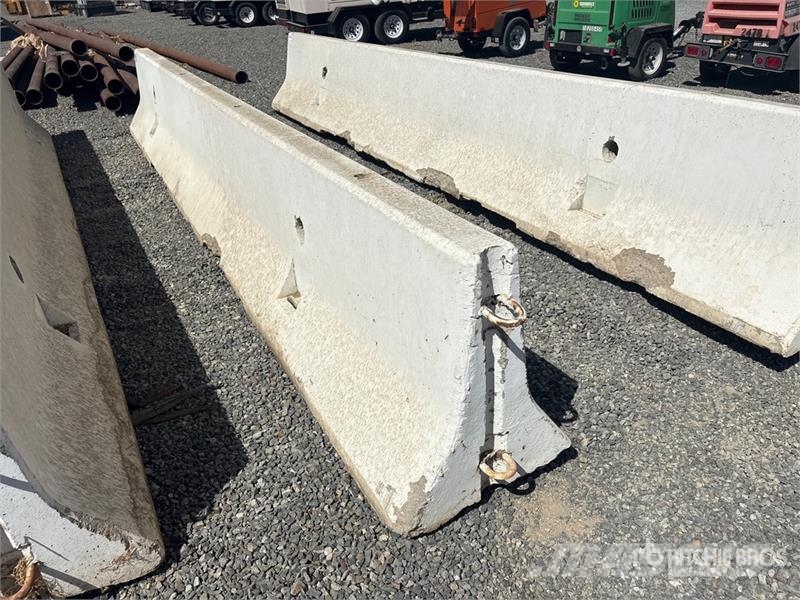 20 ft Concrete Barrier Otros componentes