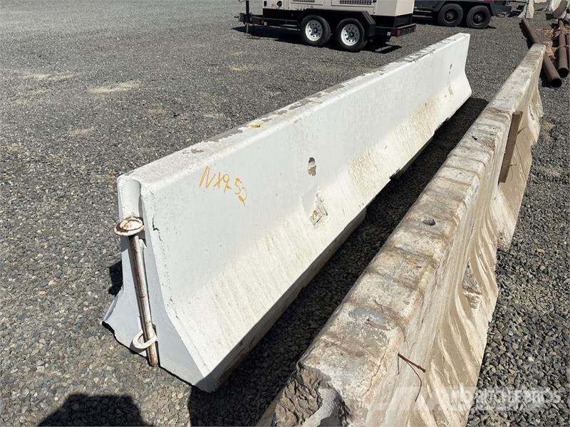  20 ft Concrete Barrier مكونات أخرى