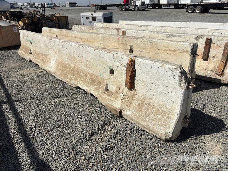  20 ft Concrete Barrier مكونات أخرى