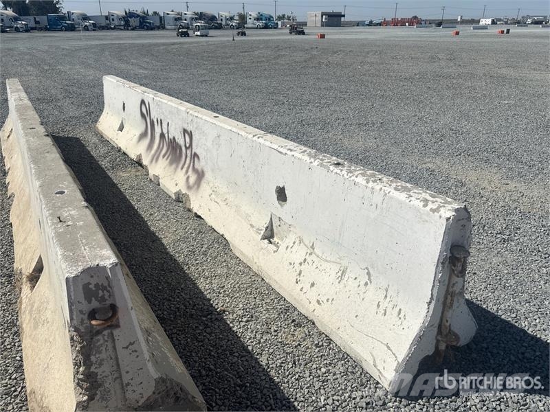 20 ft Concrete Barrier Outros componentes