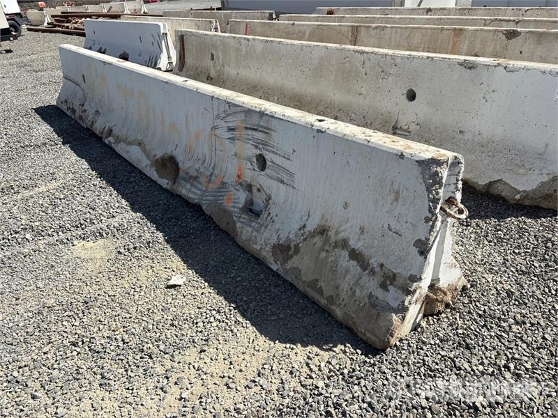  20 ft Concrete Barrier مكونات أخرى
