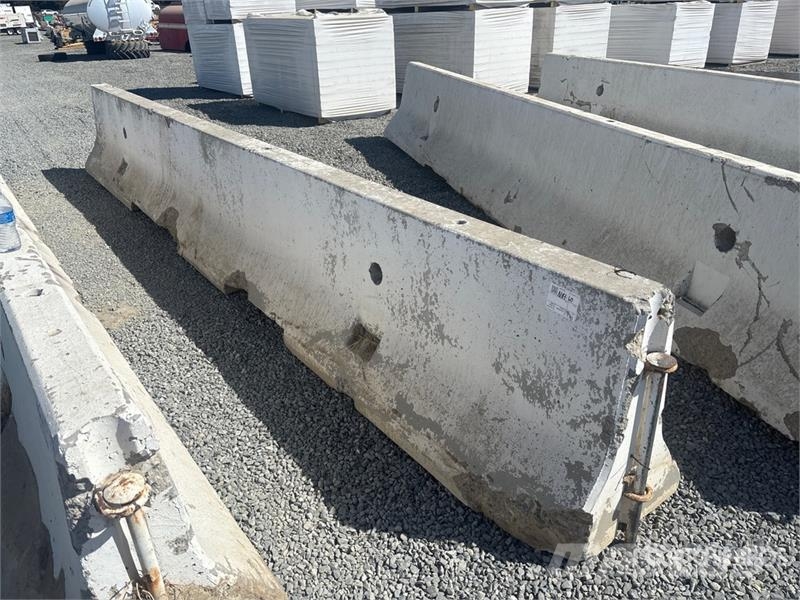  20 ft Concrete Barrier مكونات أخرى