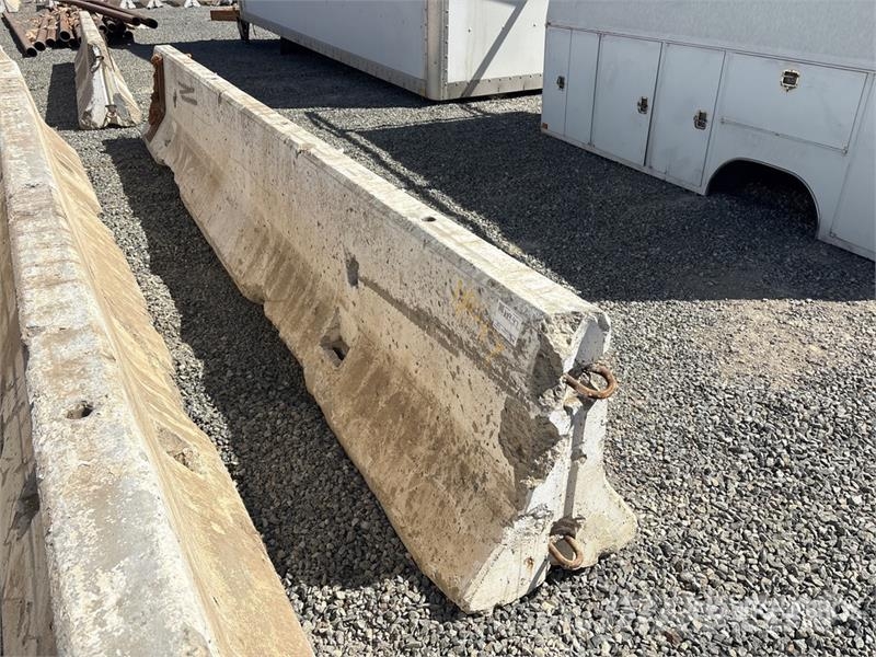  20 ft Concrete Barrier مكونات أخرى