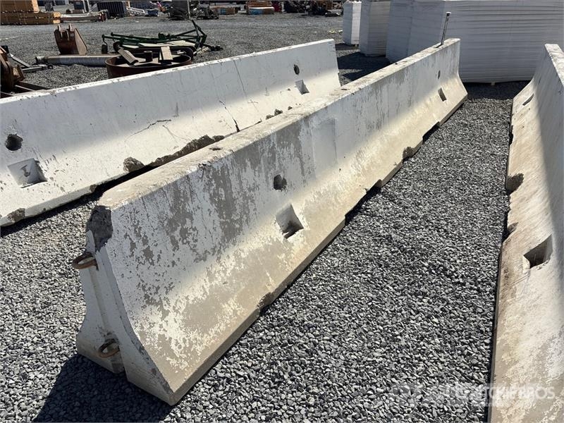 20 ft Concrete Barrier その他部品