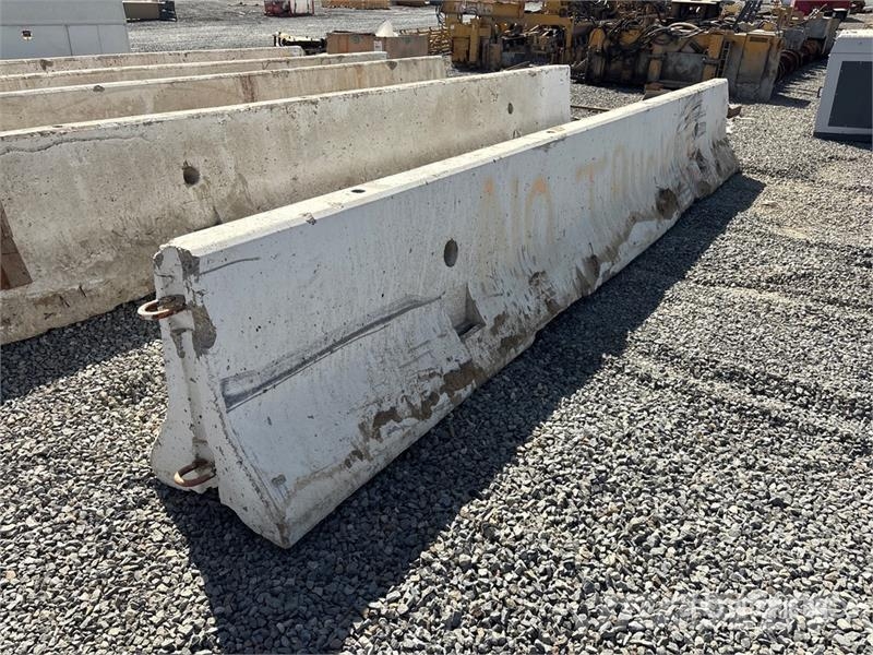  20 ft Concrete Barrier مكونات أخرى