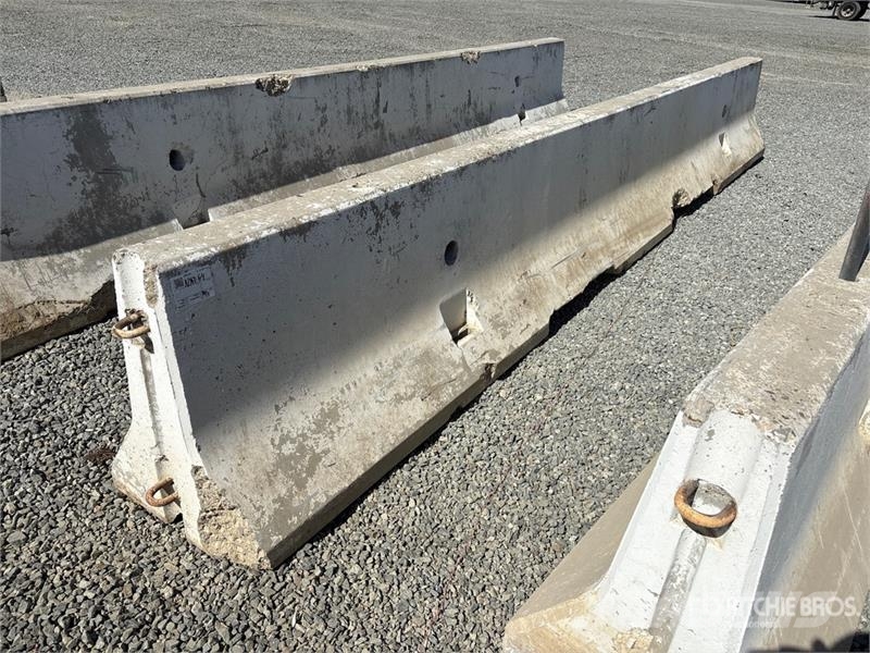 20 ft Concrete Barrier その他部品