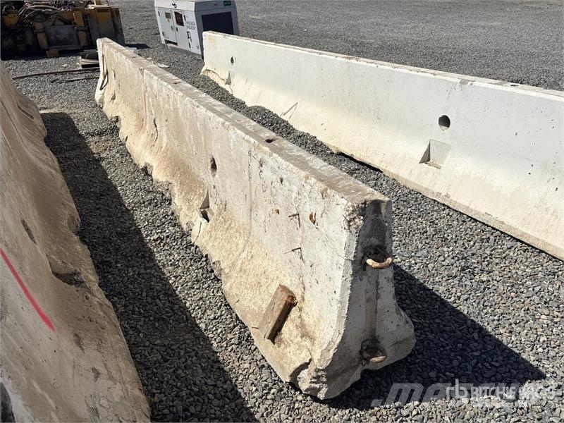  20 ft Concrete Barrier مكونات أخرى