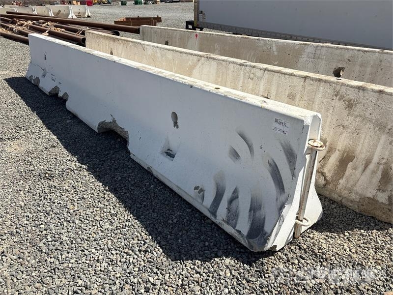  20 ft Concrete Barrier مكونات أخرى