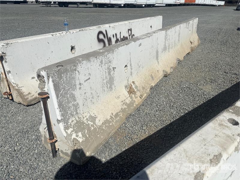  20 ft Concrete Barrier مكونات أخرى