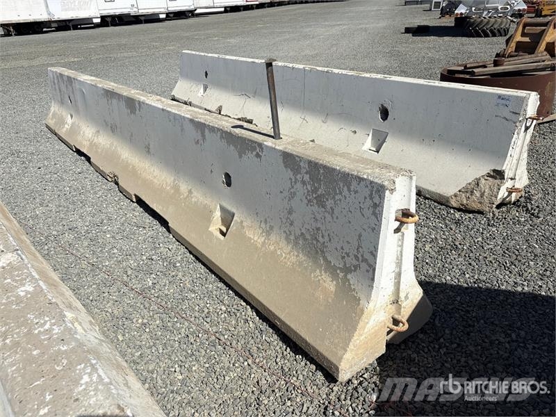 20 ft Concrete Barrier その他部品