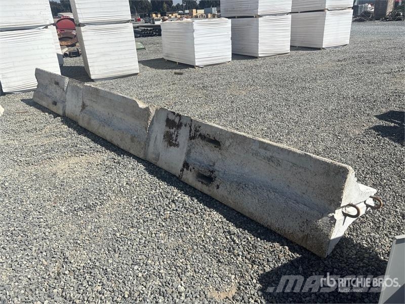  20 ft Concrete Barrier مكونات أخرى