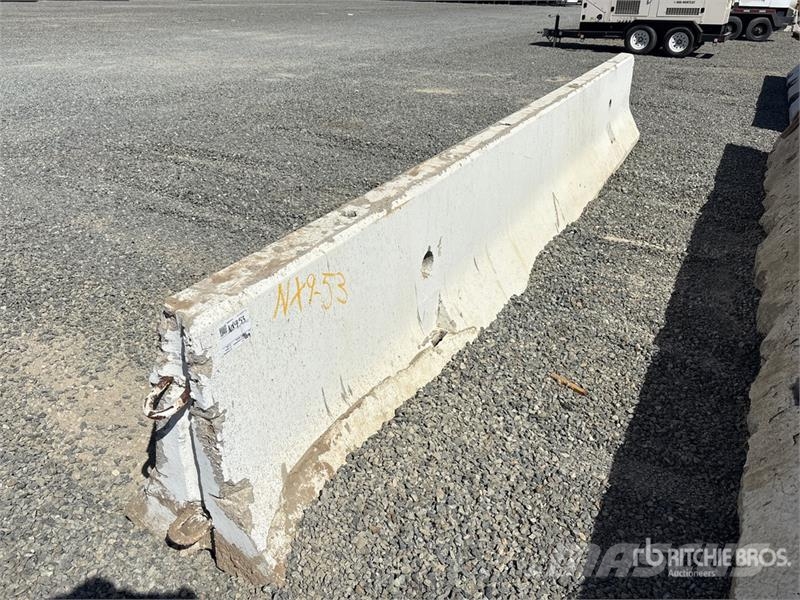  20 ft Concrete Barrier مكونات أخرى