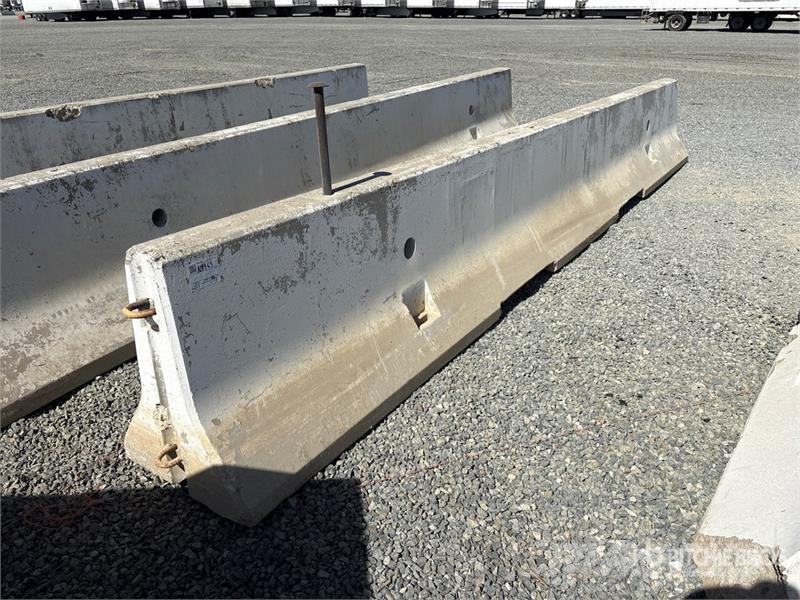 20 ft Concrete Barrier その他部品