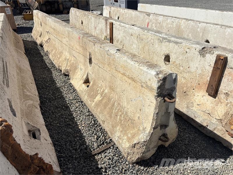  20 ft Concrete Barrier مكونات أخرى