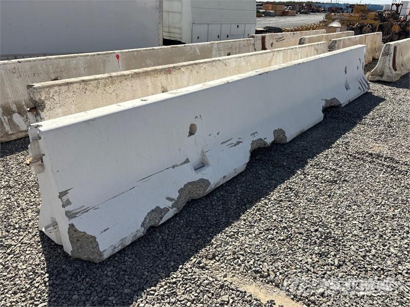  20 ft Concrete Barrier مكونات أخرى