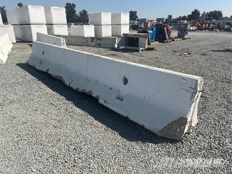 20 ft Concrete Barrier Outros componentes