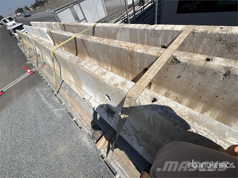  20 ft Concrete Barrier مكونات أخرى