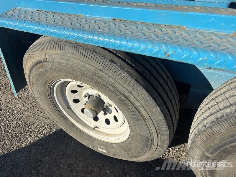 22 ft T/A Flatbed Trailer Platformas/izkraušana no sāniem