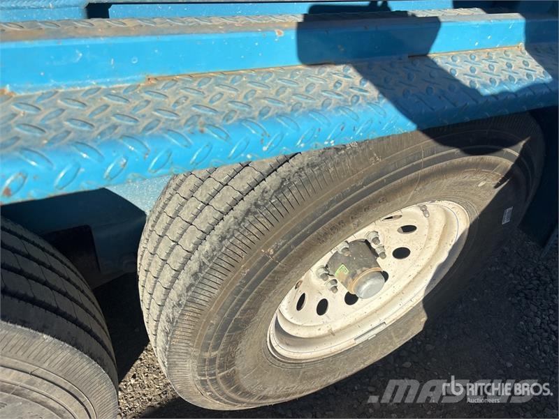 22 ft T/A Flatbed Trailer Platformas/izkraušana no sāniem