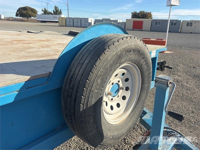 22 ft T/A Flatbed Trailer Platformas/izkraušana no sāniem