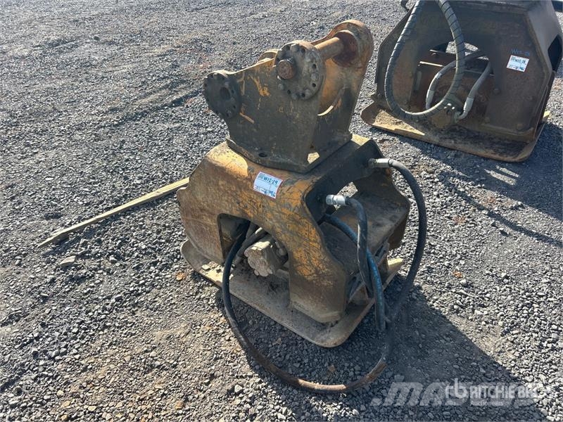  22 in Plate Compactor Attachment プレートコンパクター
