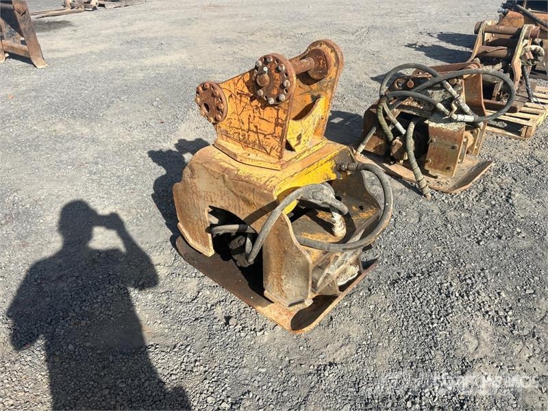 23 in Plate Compactor Attachment プレートコンパクター