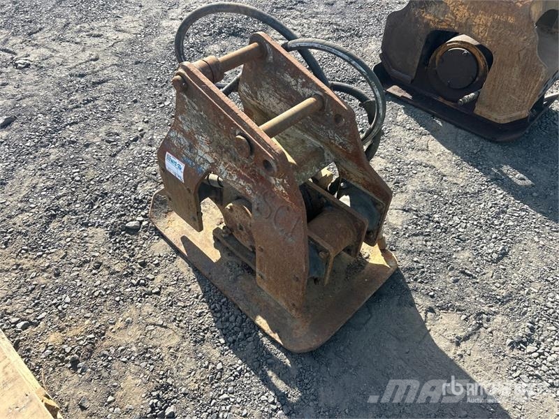  23 in Plate Compactor Attachment プレートコンパクター